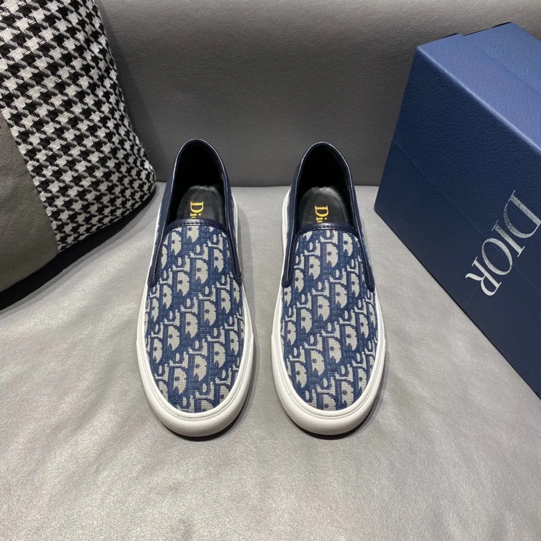 Men's men's shoes 💰360, Dior series casual shoes 👟🔥🕷🕷【Dior】Dior New casual men's shoes are launched in Hong Kong counters. Official website 1:1 production. Original Italian materials. Designed by European and American masters. Perfect shape to create counter quality, solid color rubber wear-resistant outsole and classic dazzling head! Super versatile and very comfortable. High-end without losing taste, fashionable and novel! ! Absolute focus! Code number: 38-45